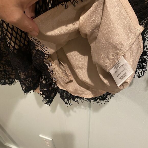 Lucy Paris‎ Romper Women's Medium Black Lace Bell Sleeve Lined Going Out - Picture 12 of 13